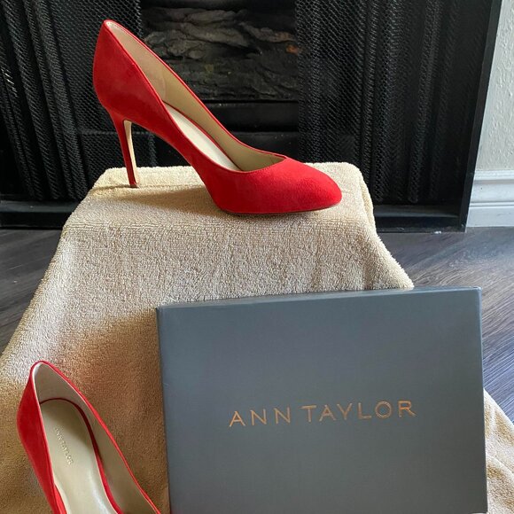 Ann Taylor Classic Red Pump - Picture 1 of 5